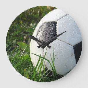 Grande Horloge Ronde Bal de soccer noir et blanc en vert
