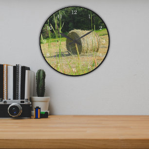 Grande Horloge Ronde Balles rondes dans la scène de terrain de foin en