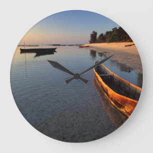 Grande Horloge Ronde Bateaux en bois sur la plage de Tondooni