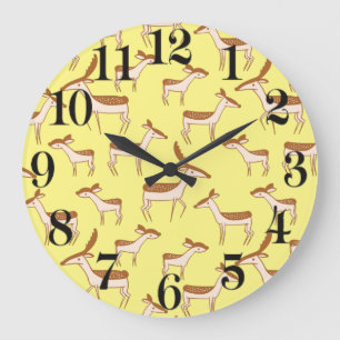 Grande Horloge Ronde Bébé, cerf et famille sur Pastel Jaune