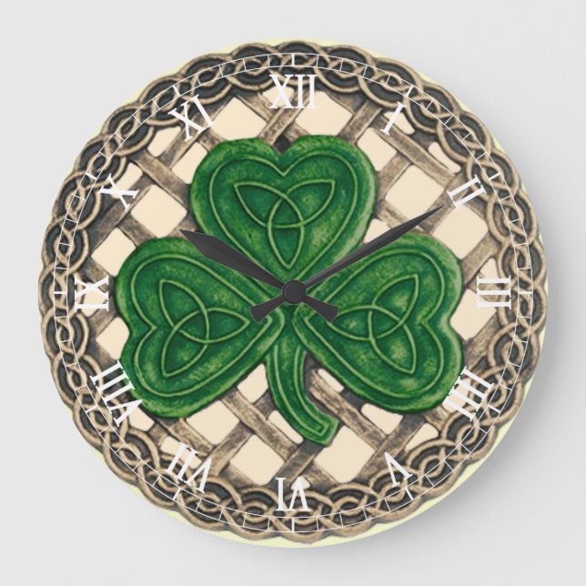 Grande Horloge Ronde Beige Shamrock and Celtic Knots Roman Numeral Cloc (Recto)