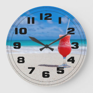 Grande Horloge Ronde Boisson rouge à la fraise sur la plage de sable