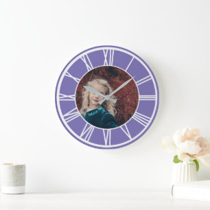 Grande Horloge Ronde Bordure numérique romaine blanche Lt Purple Photo