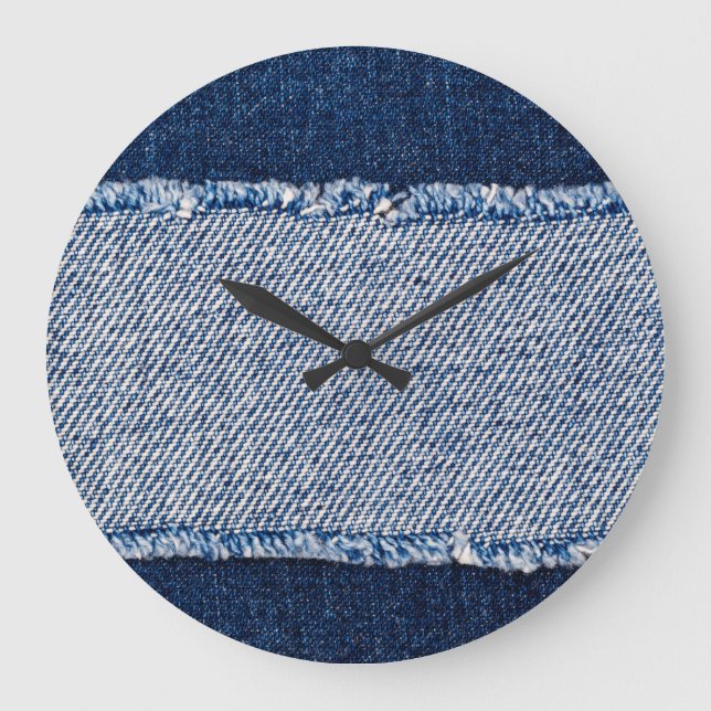 Grande Horloge Ronde Cadre de jean bleu denim fringé. (Recto)