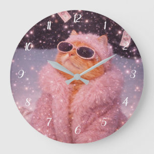 Grande Horloge Ronde Chat Glam Money en manteau de fourrure rose et lun