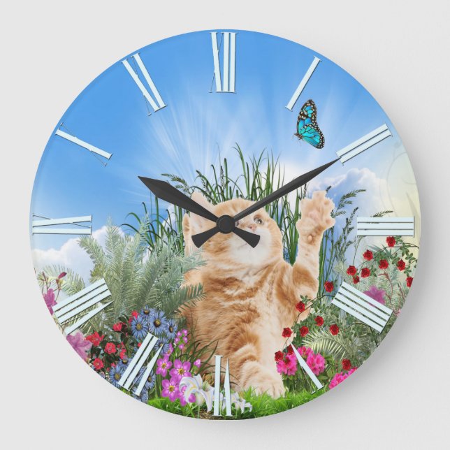 Grande Horloge Ronde Chaton gingembre jouant avec un papillon (Recto)