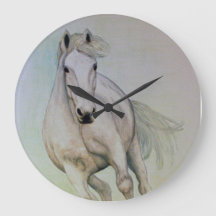 Cheval blanc peignant l'horloge murale acrylique
