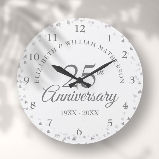 Grande Horloge Ronde Confetti du 25e anniversaire du Mariage (25th Wedding Anniversary Silver Hearts Confetti Large Clock)