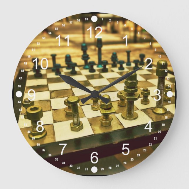 Grande Horloge Ronde Cool Chess Board with Nuts and Bolts (Recto)