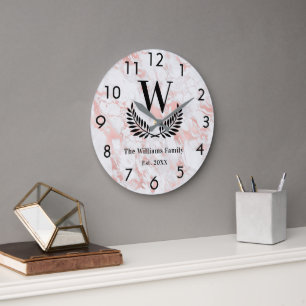 Grande Horloge Ronde Famille de marbre rose or rose monogramme élégant