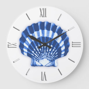 Grande Horloge Ronde Feston Shell - bleu marine sur un arrière - plan