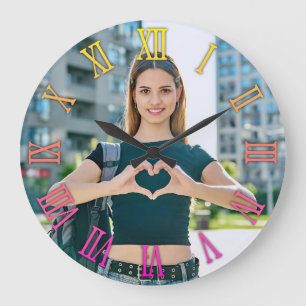 Grande Horloge Ronde Fille Photo Magenta Ombre Jaune Numéros Romains