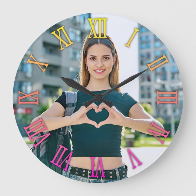 Grande Horloge Ronde Fille Photo Magenta Ombre Jaune Numéros Romains (Recto)