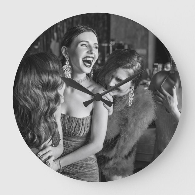 Grande Horloge Ronde Filles qui rient : belle photo noir-blanc (Recto)