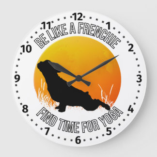 Grande Horloge Ronde Frenchie do yoga contre l'horloge du coucher du so