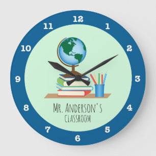 Grande Horloge Ronde Globe, livres et crayons pour le professeur