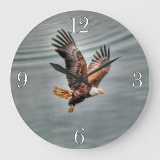 Grande Horloge Ronde L'aigle à tête blanche américain survole l'océan