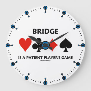 Grande Horloge Ronde Le Pont est un jeu de quatre costumes pour un joue
