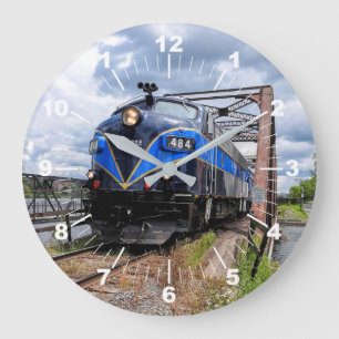 Grande Horloge Ronde Locomotive moteur diesel bleu sur le pont Railfan