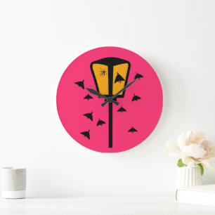Grande Horloge Ronde Luminaire et papillons de nuit