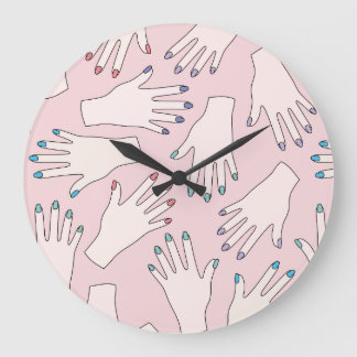 Grande Horloge Ronde Mancured Hands Nail Studio Pink Pastel