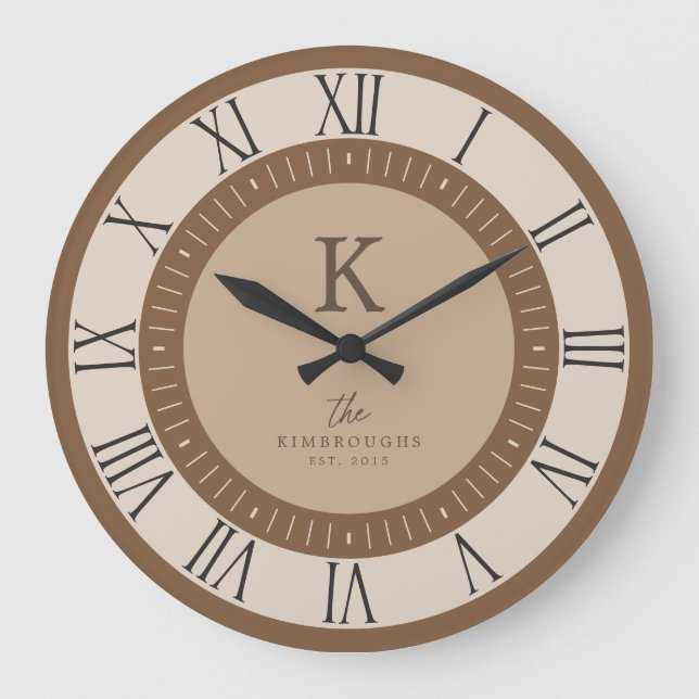 Grande Horloge Ronde Modern Elegant Tan Mousse Brown Monogram Family (Recto)