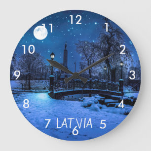 Grande Horloge Ronde Nuit magique d'hiver avec ciel étoilé et pleine lu