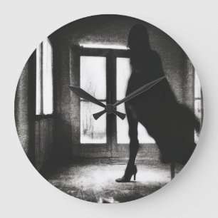 Grande Horloge Ronde Ombre qui flotte dans le couloir