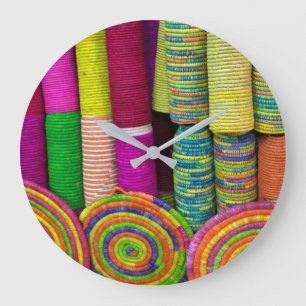 Grande Horloge Ronde Paniers Colorés Au Marché