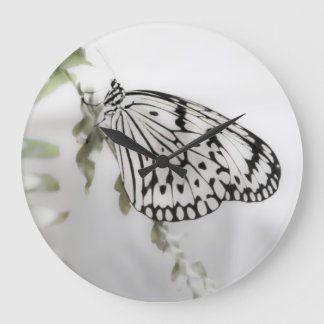 Grande Horloge Ronde Papillon sur une branche