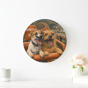 Grande Horloge Ronde Pattes & Frissons – Des chiens joyeux sur des mont