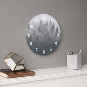 Grande Horloge Ronde Paysage de forêt à feuilles persistantes brumeuse