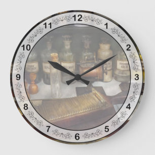 Grande Horloge Ronde Pharmacie - Le dispensaire