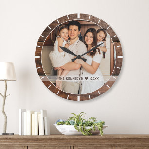 Grande Horloge Ronde Photo personnalisée Nom de famille Bois foncé rust