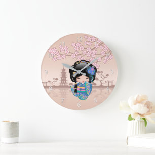 Grande Horloge Ronde Poupée Kokeshi Keiko - Fille Geisha en Kimono Bleu