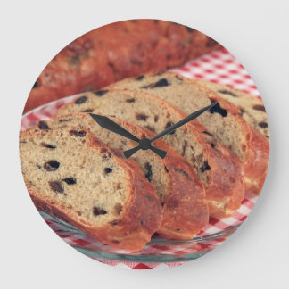 Grande Horloge Ronde Raisin Bread 