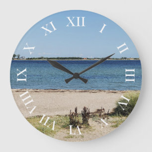 Grande Horloge Ronde Runde Wanduhr römische Ziffern Strand und Meer