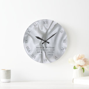 Grande Horloge Ronde Satin Argent Élégant Mariage Anniversaire Keepsaké