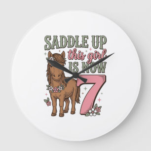 Grande Horloge Ronde Sellez Cette Fille A Maintenant 7 Ans T-shirt Anni