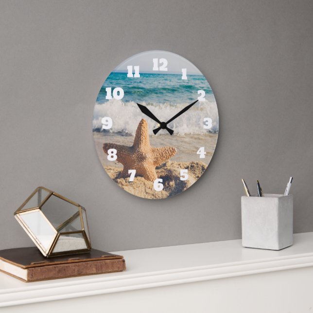 Grande Horloge Ronde Starfish sur une plage de sable Photo (Bureau)