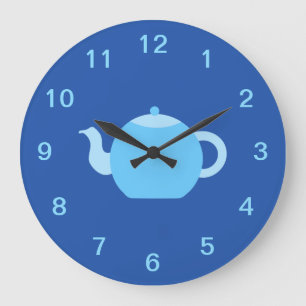 Grande Horloge Ronde Teapot bleu sur Arrière - plan de marine.