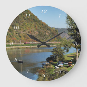 Grande Horloge Ronde Train de marchandises près du Löf