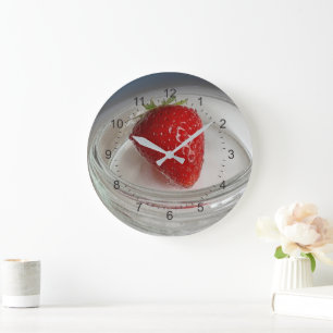 Grande Horloge Ronde Une fraise dans une tasse