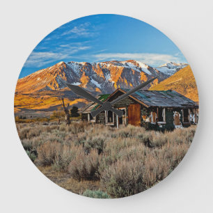 Grande Horloge Ronde Vieille ferme le long de Hwy 395 à June Lake