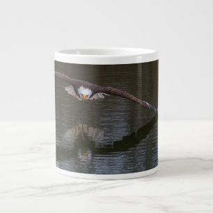 Grande Tasse Aigle de Bald en vol