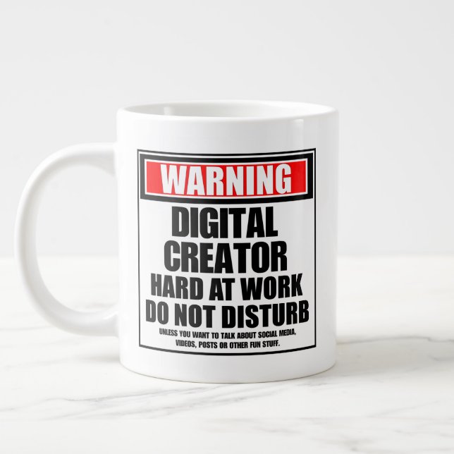 Grande Tasse Avertissement Créateur numérique dur au travail (Gauche)