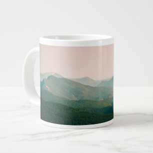 Grande Tasse Bleu par les montagnes