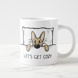 Grande Tasse Chien berger allemand mignon concocté dans un lit
