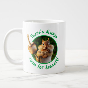 Grande Tasse Chipmunk Mangant Marshmallow