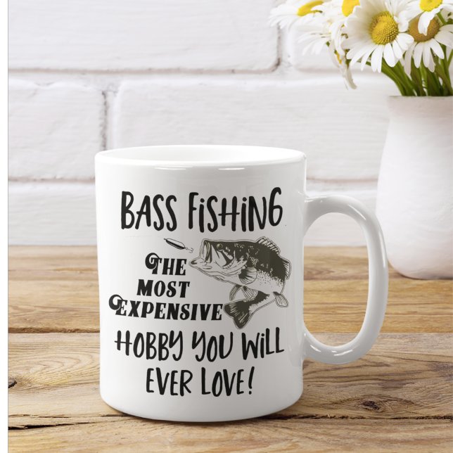 Grande Tasse Citation de pêche de basse Funer Angler Hobby Spor (Bass fishing is an addictive hobby. Buying fishing lures and rods is an expensive hobby. )